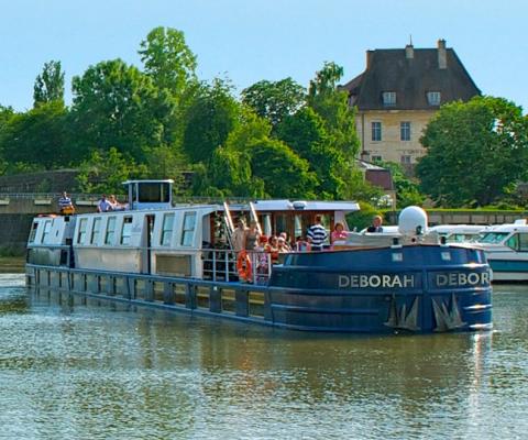 New for 2023 is a seven-day hotel barge cruise from Paris to Sens onboard Deborah
