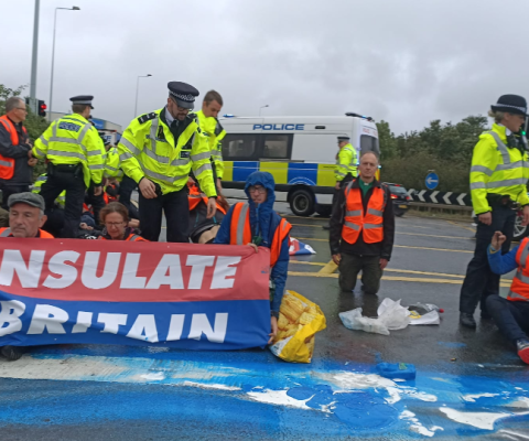 Met police officers cleared the protestors at around 11am on Monday (27 September)