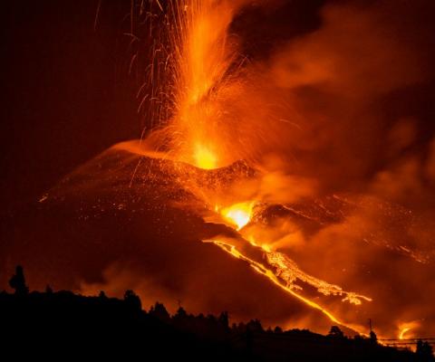The Cumbre Vieja eruption has been ongoing for around a month now (Credit: iStock)