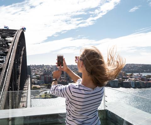 Sydney_Harbour_working_holiday_Credit_Tourism_Australia.jpg