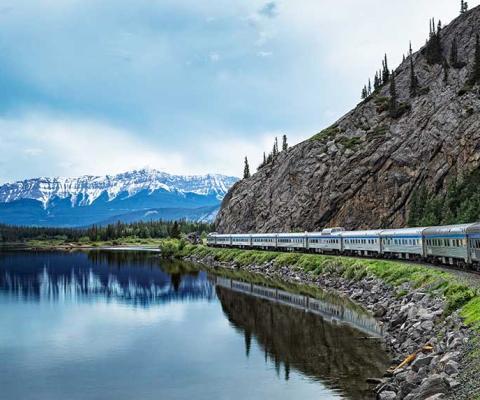 Canadian-mountains.-Credit-VIA-Rail.jpg