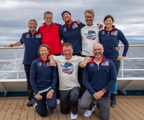 Minerva_Swan_Hellenic_ship_evacuates_Antarctic_Quest_team.jpg