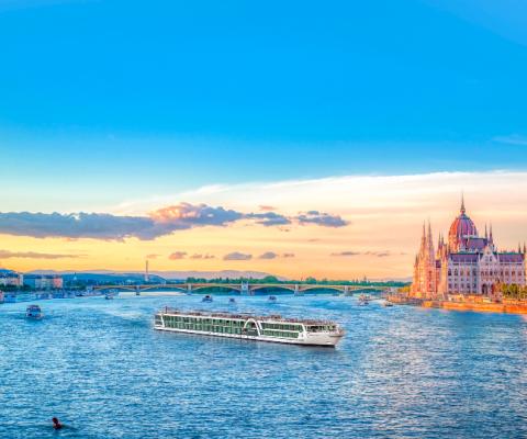 Amadeus_River_Cruises_new_ship_Amadeus_Riva.jpg