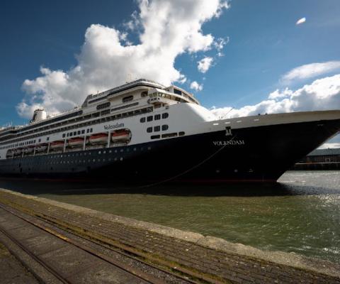 Holland_America_Volendam_web.jpg