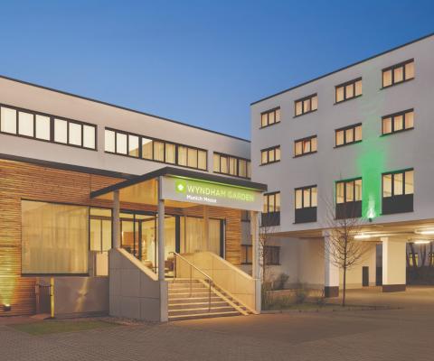Wyndham_Garden_Munich_Messe_-_Exterior_-_14999323.jpg
