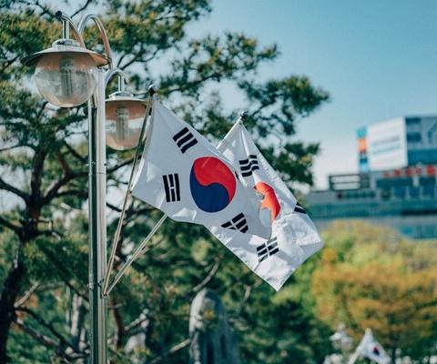 South Korea Flag daniel-bernard-qjsmpf0aO48-unsplash.jpg (Credit: Daniel Bernard / Unsplash)
