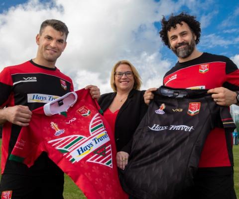 Toni Smith, Hays Travel North West regional manager, with Wales's Elliot Kear and Rhys Williams (Credit: Mandy Jones Photography)