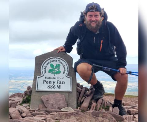 Pen_Y_Fan_Brecon_Beacon_national_parks_highest_point_August.jpg