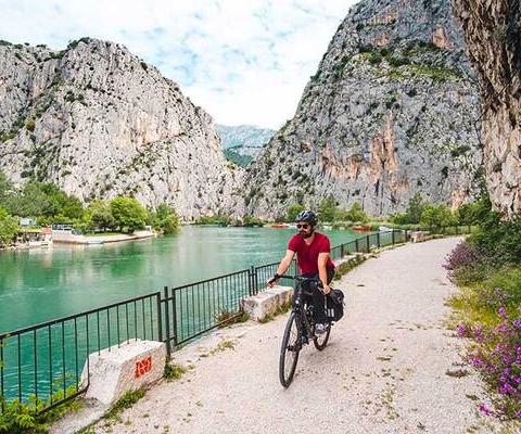cyclists-omis-Credit-Ivan-Sardi_METhumb.jpg