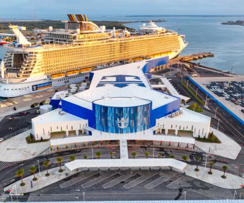 Royal_Caribbean_Allure_of_the_Seas_Galveston_port.jpg