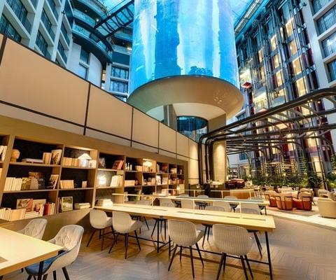 Radisson_Blu_Berlin_AquaDom.jpg