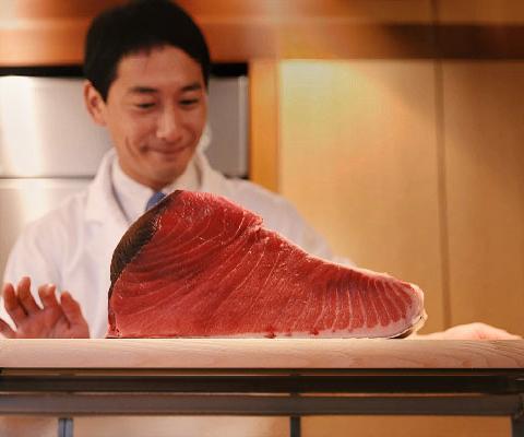 Tokyo Luxey can arrange sushi-making experiences in Tokyo