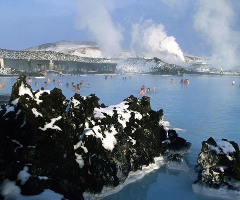 Iceland's Blue Lagoon shut as FCDO warns of new volcanic activity