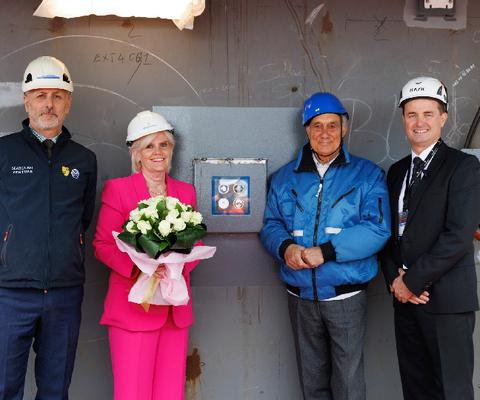 Seabourn_Pursuit__Coin_Ceremony_04.13_Executives_1.jpg