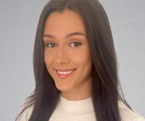 Holly_Piggott_APT_sales_team.jpg