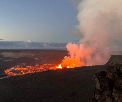 Hawaii placed on red volcano alert following Kilauea eruption