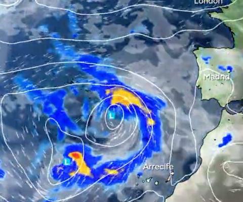 Storm Oscar brings heavy rain and near-100km winds to Canary Islands