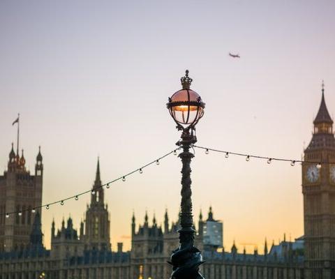 Government defends Foreign Office stance on Greek fires advice