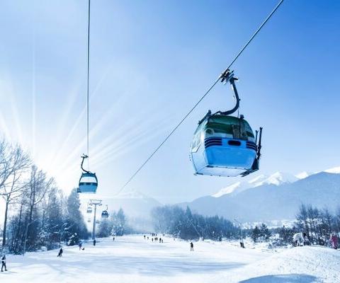 Ski Skiing Ski Lift Gondola snow Bansko iStock-907594510 (Credit: iStock)