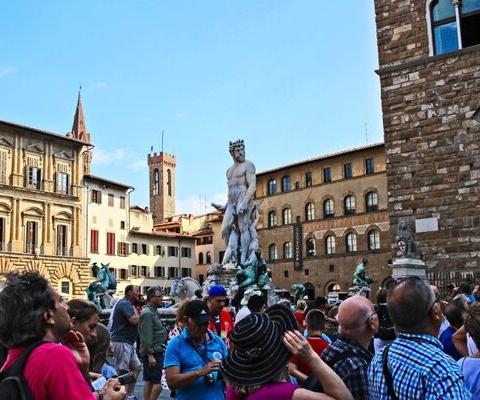 Florence_Italy_Overtourism_iStock-1439137849.jpg