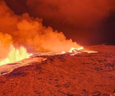 Iceland's Blue Lagoon closes until after Christmas following major eruption