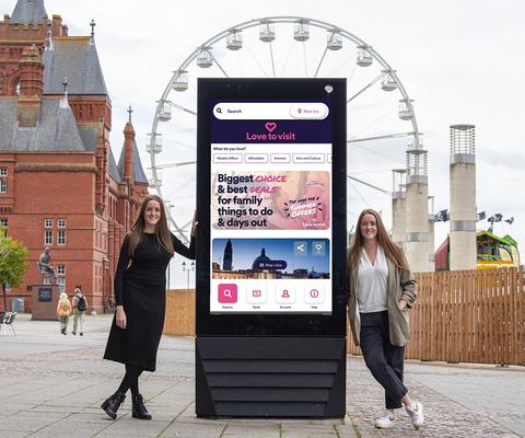Lovetovisit's Alice (left) and Georgia Aubrey