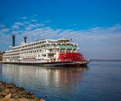 American Queen Voyages American Queen AQ_Fri_12_12_14_Plantation & Boat EXT (22 of 44) (Credit: American Queen Voyages / Sean McVeigh)