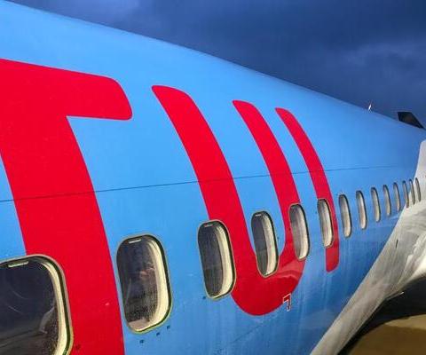 Tui_Tui_aircraft_iStock-1225808730.jpg