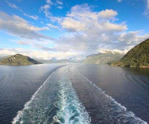 cruise ship wake ocean iStock-177267879 (Credit: iStock)