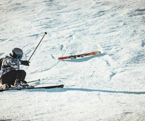 ski_skiing_accident_iStock-1373268626.jpg
