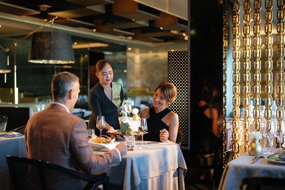 2The American steakhouse Prime 7 onboard Seven Seas Splendor