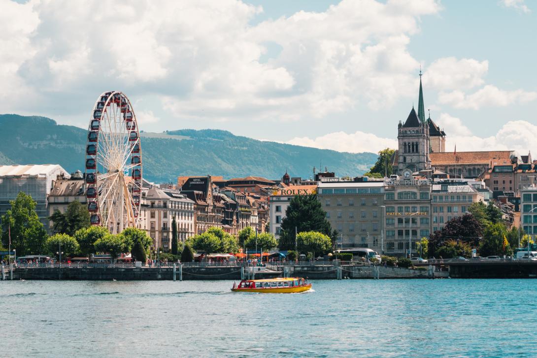 ©GenèveTourisme / ©www.geneve.com The scenic waterfront in Geneva
