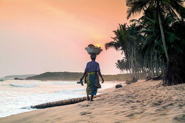 African-lady-walking-the-beach_METhumb.jpg