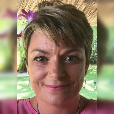 Lisa_Russell_Wanderluxe_by_Lisa_METhumb.jpeg
