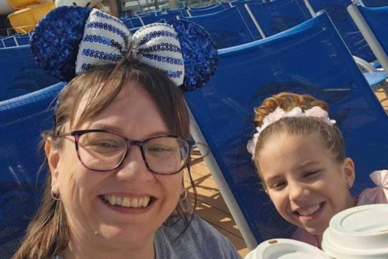 Travel Counsellors agent Carli Lane with daughter Merryn