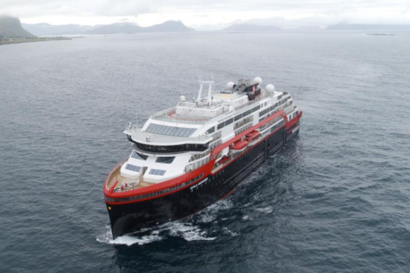Teacher Carly Hynes's father recently sailed onboard Hurtigruten's Roald Amundsen