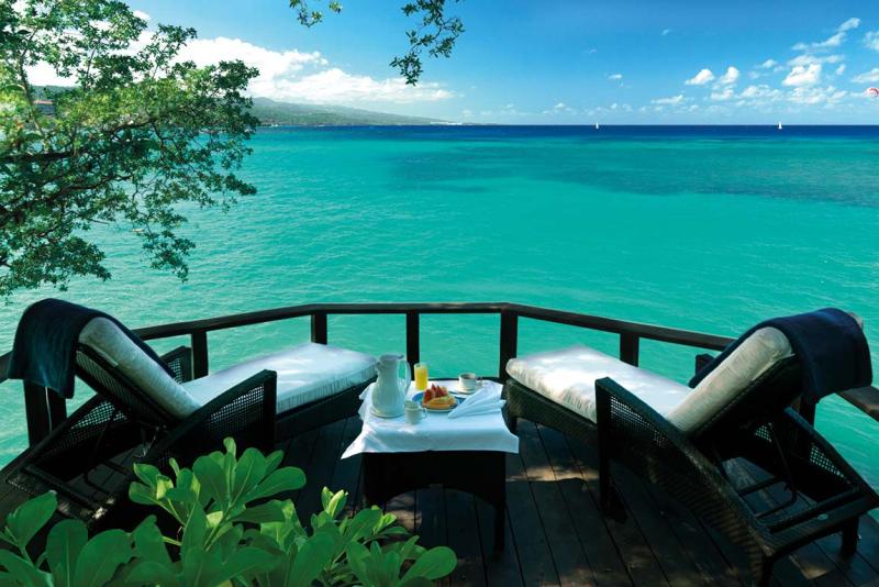 Viewing deck by one of the cottages