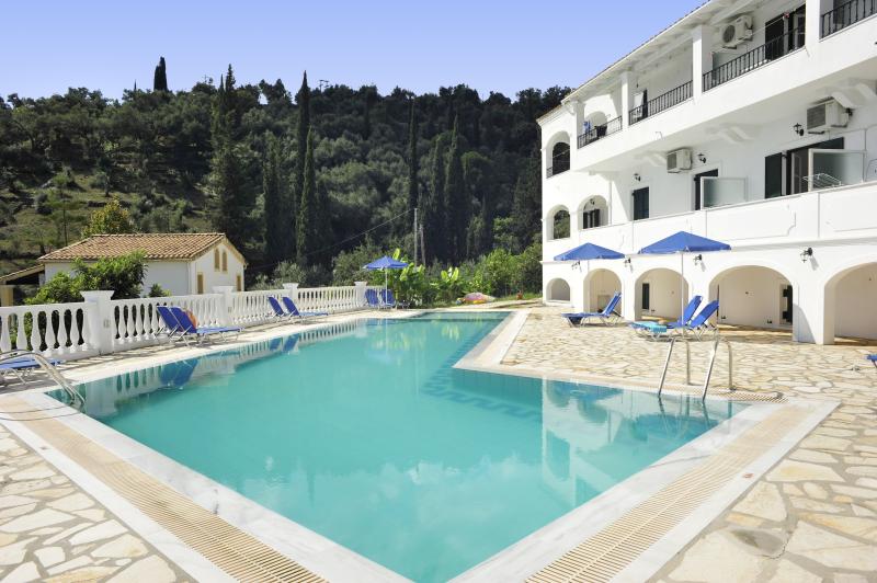 Sunvil's Kalami Bay pool