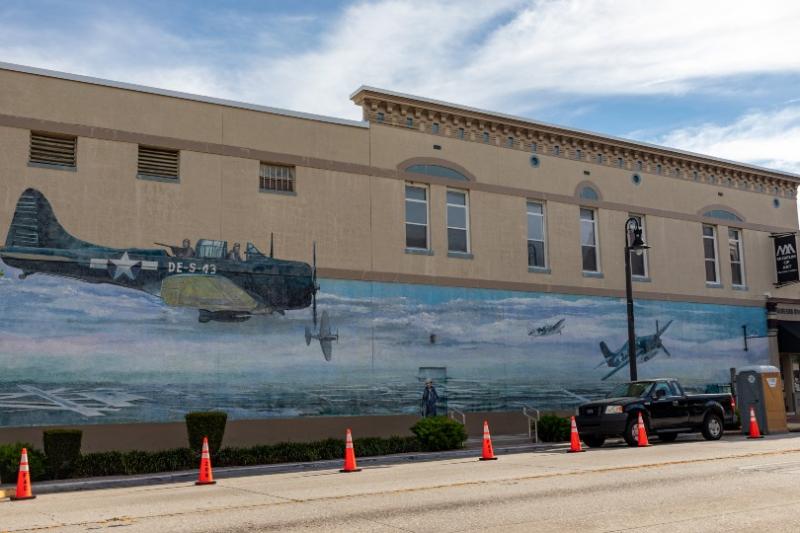 The Historic Mural Walk is a colourful way to explore DeLand's downtown area © Peter Ellegard