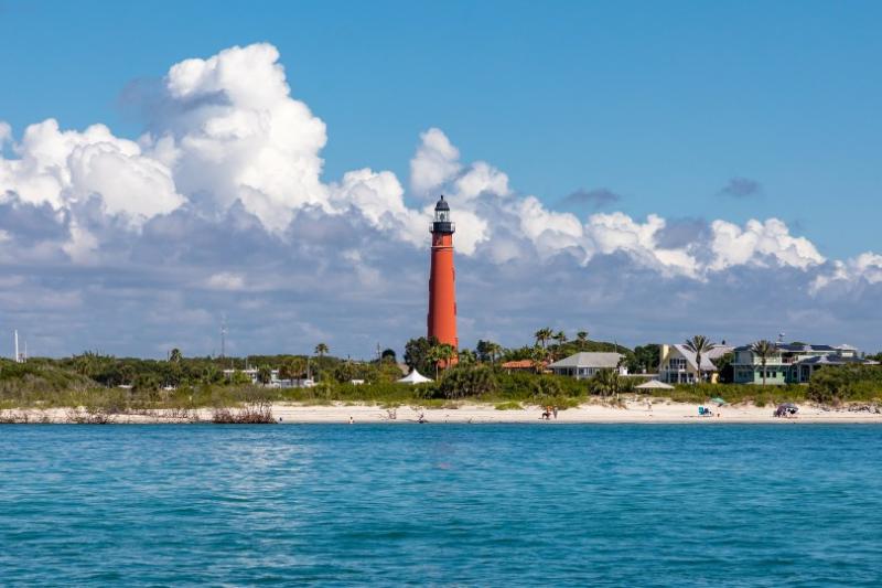 Ponce Inlet Lighthouse is 135 years old © Peter Ellegard