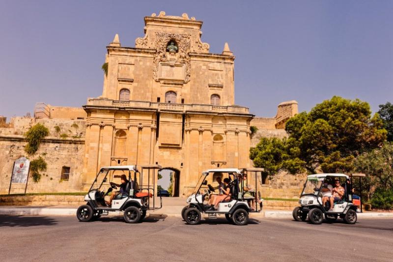 Touring the Three Cities using self-drive electric cars © Daniel Balzan