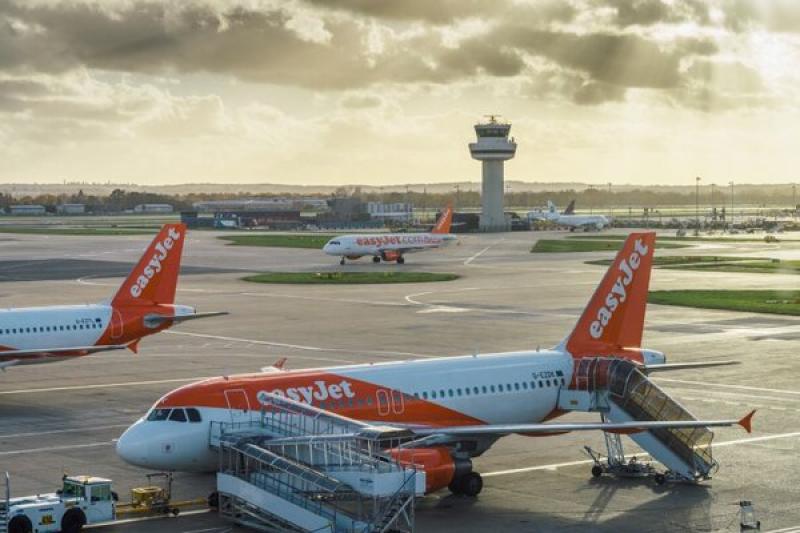 Gatwick Easyjet Air Traffic Control tower iStock-909651648 