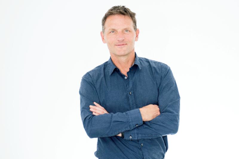 Agents eating into Celebrity's direct-sell business