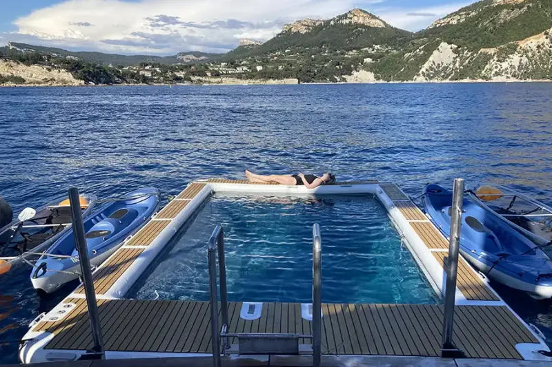 Le Ponant swimming pool
