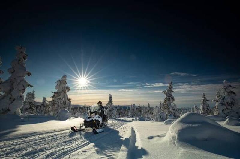 Wilderness_Hotels_-_snowmobiling_(54).jpg