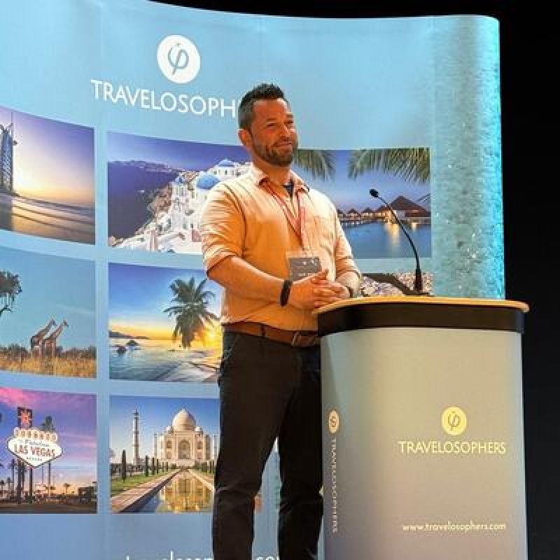 Gareth_at_the_Travelosophers_Conference_2.jpg