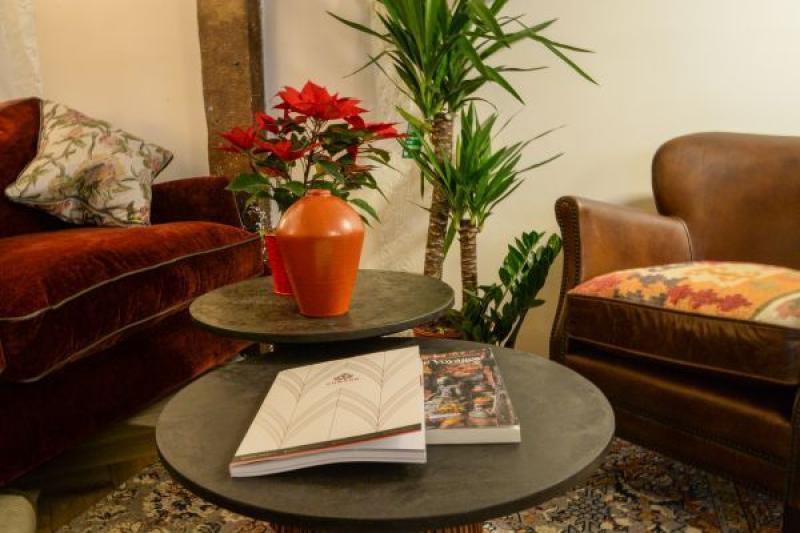 Huben Travel Lounge interior
