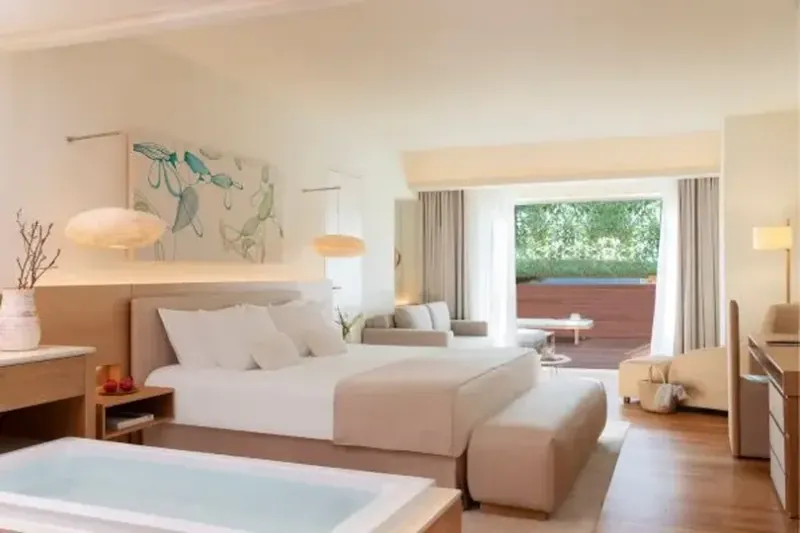 Pool suite