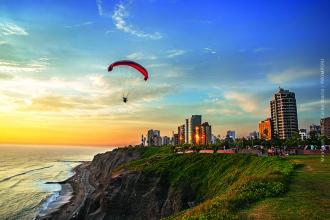 Paragliding in Lima